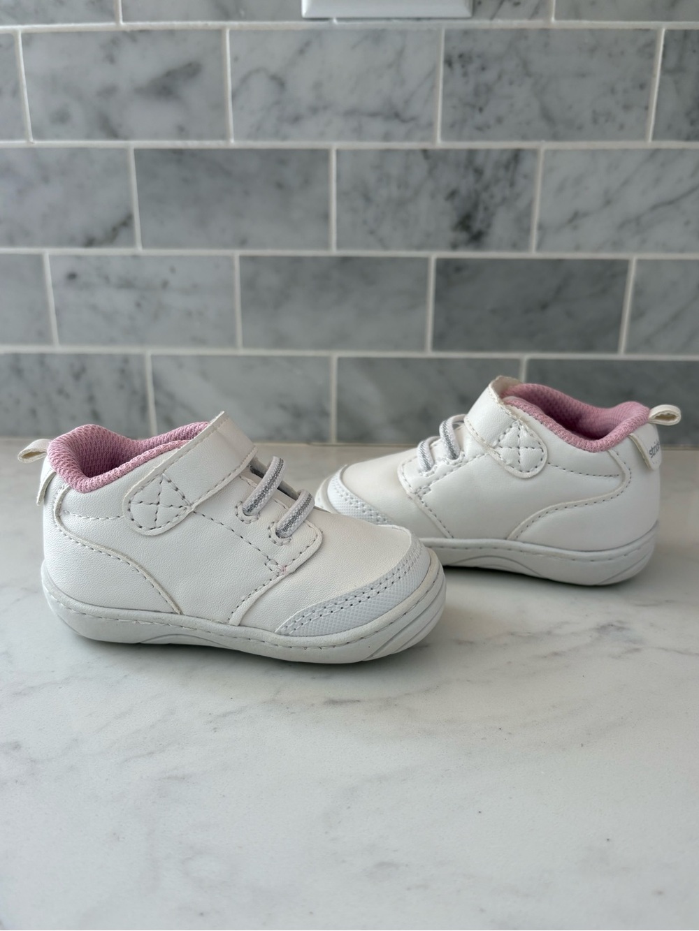 Stride Rite 360 Taye Sneaker - Picture 8 of 9